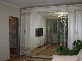 Элегантная шкаф-кровать с классическими патинированными фасадами
