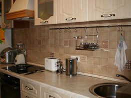 Классическая кухня в теплых тонах