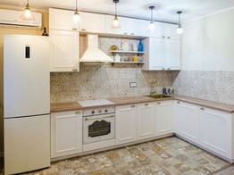 Классическая кухня в светлых тонах 