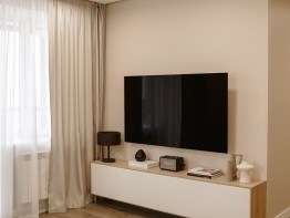 Тумба под TV на металлических опорах